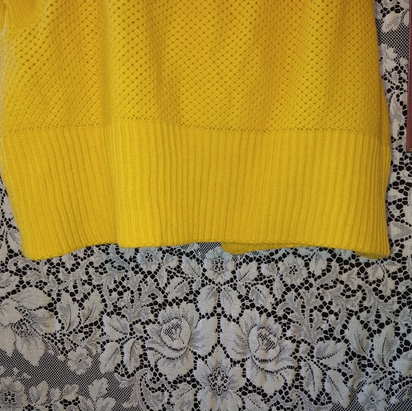 Xhilaration dark yellow knit shrug sweater sleeveless crop front button closure - Picture 5 of 5